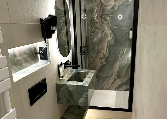 Luxury 56 4* רומא